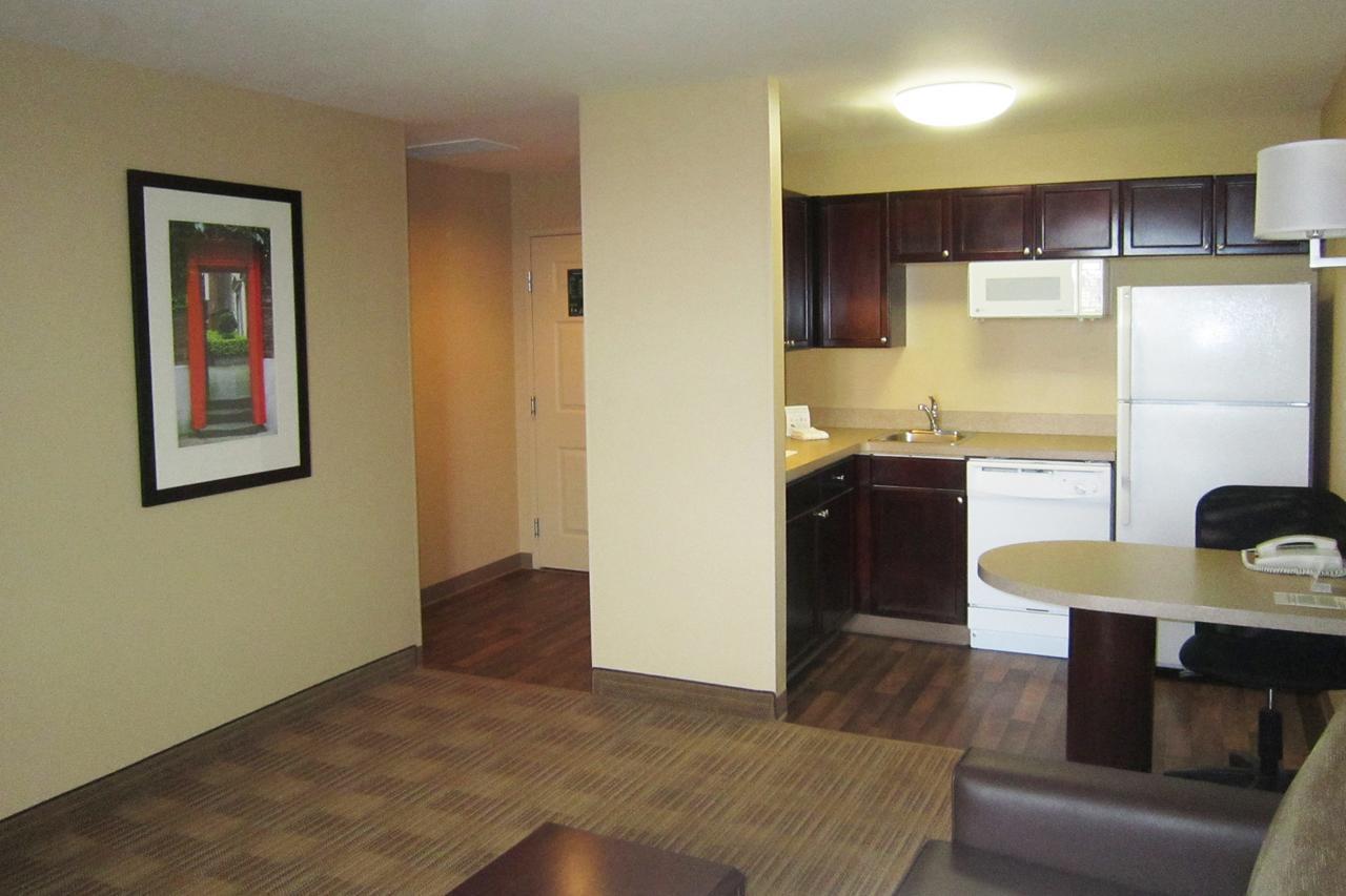 Extended Stay America Suites - Detroit - Auburn Hills - Featherstone Rd Экстерьер фото